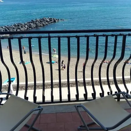 Апартаменти Beachfront *