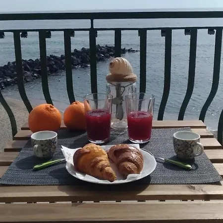 Apartment Beachfront Giardini Naxos